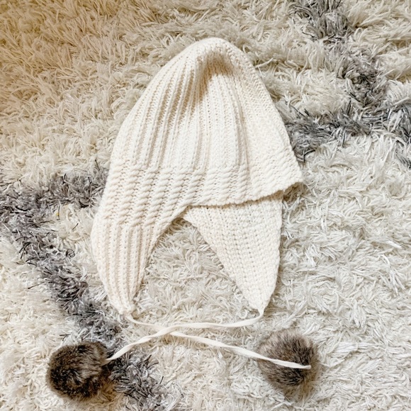 Banana Republic Accessories - Banana Republic winter hat with pom Pom